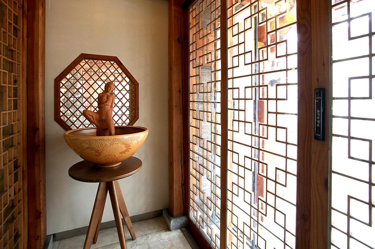 Jeonju Hanok Taejogung Hotel ภายนอก รูปภาพ